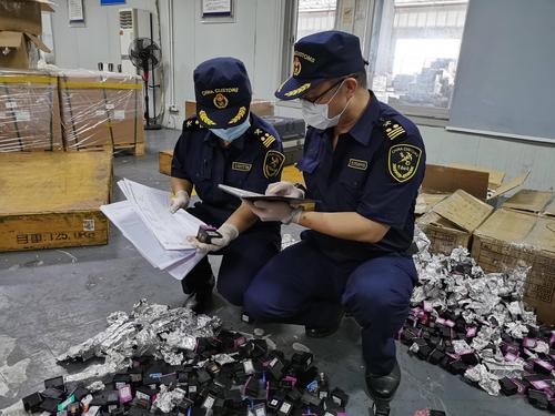 广州海关在空港货运渠道连续查获固体废物2万余件
